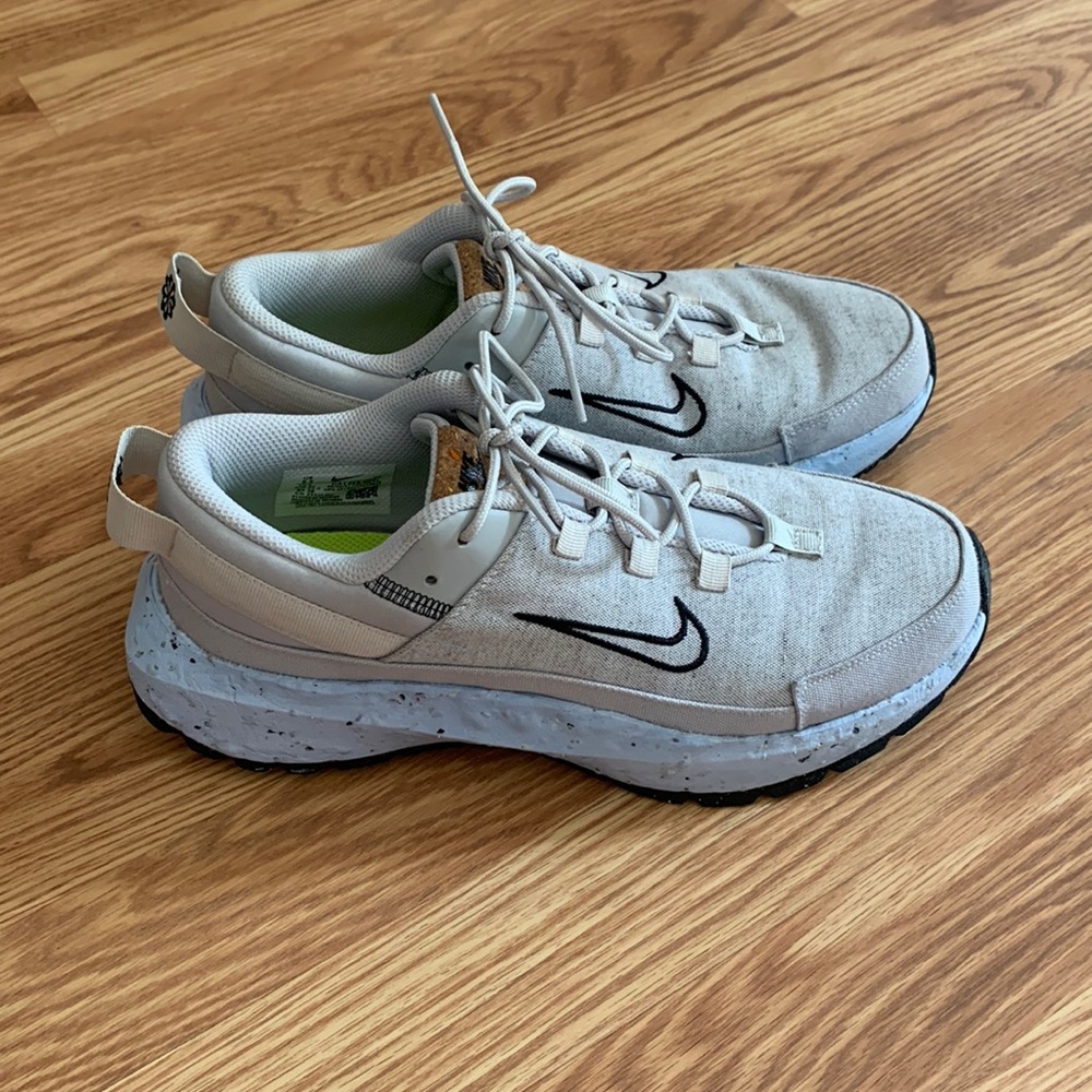 Nike womens sneakers Sz 8.5 great condition